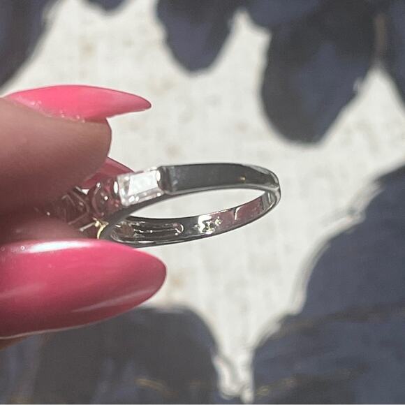 Estate Sparkling Silver Ring with Clear Stones Maker’s Mark Signed D3 - Picture 4 of 7